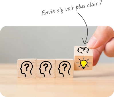 4 cubes en bois représentant la réflexion sur les leviers d'améliorations dont le dernier révèle la clarté